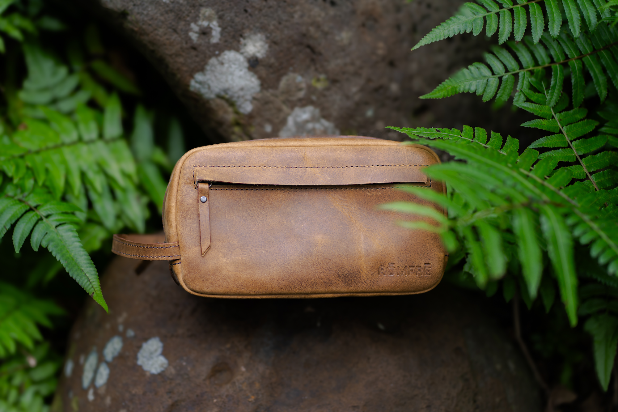 Kihei Loop Leather Toiletry Bag