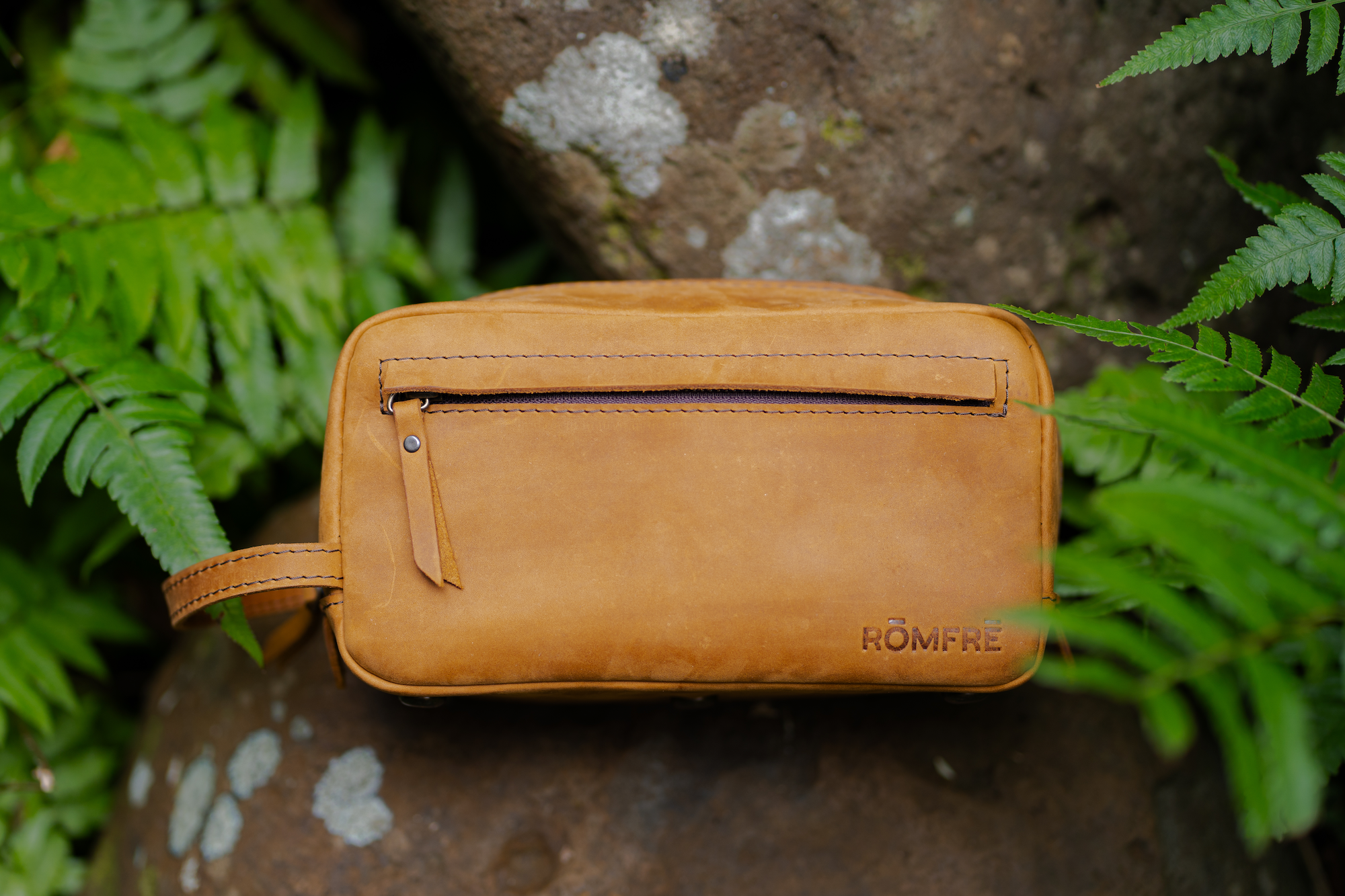 Kihei Loop Leather Toiletry Bag