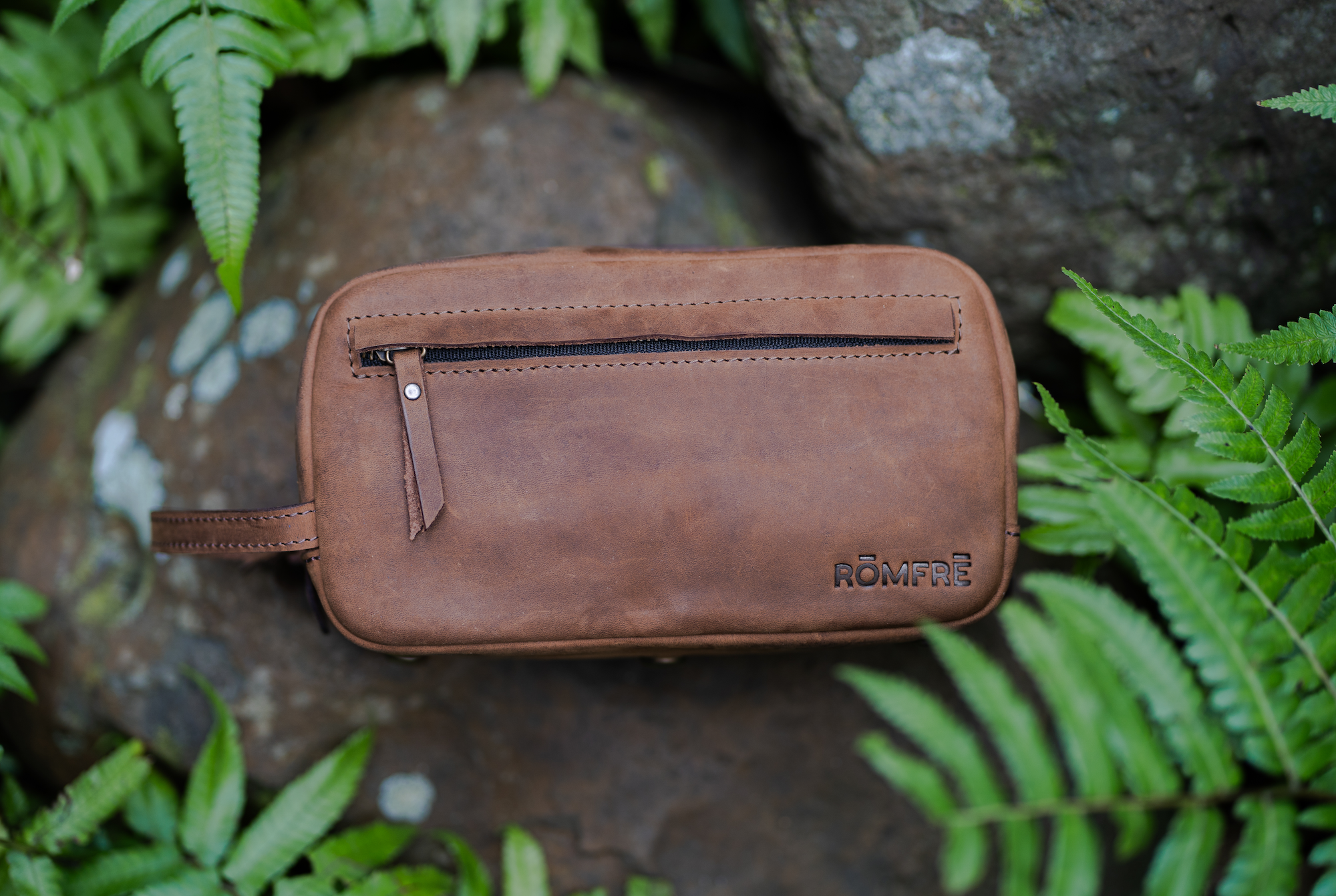 Kihei Loop Leather Toiletry Bag