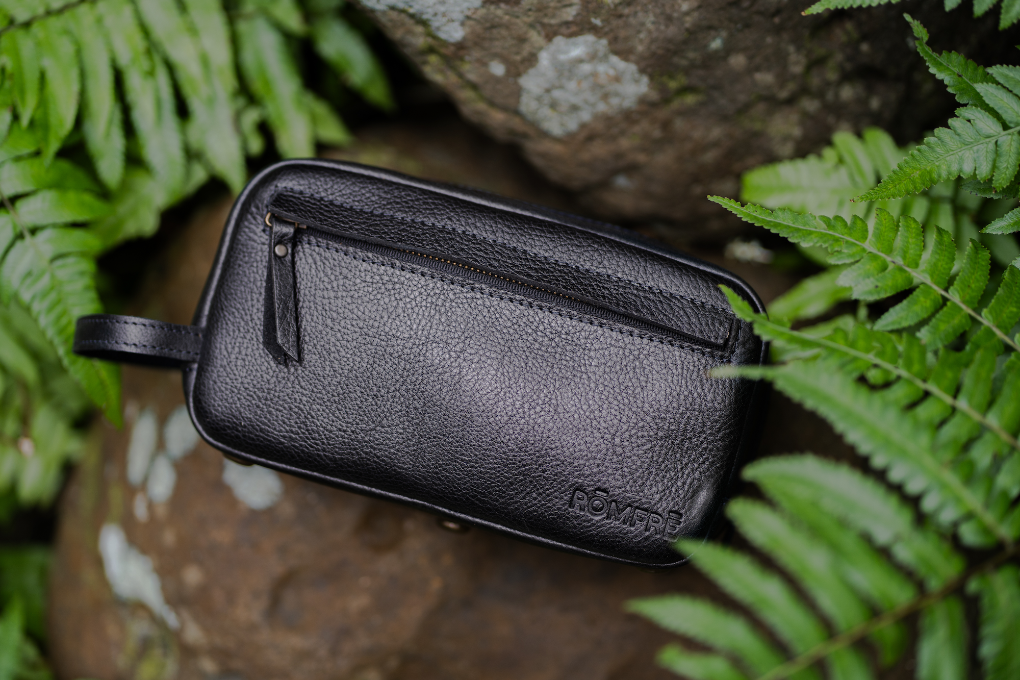 Kihei Loop Leather Toiletry Bag