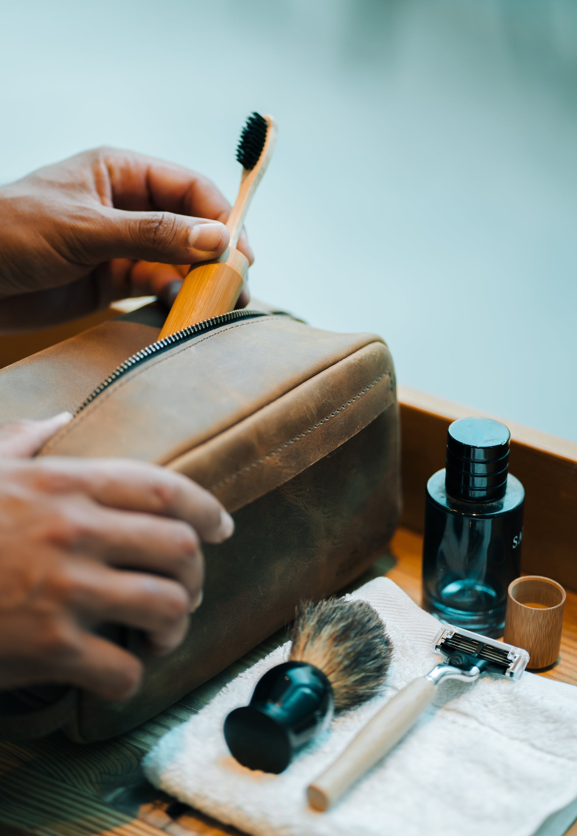 Kihei Loop Leather Toiletry Bag
