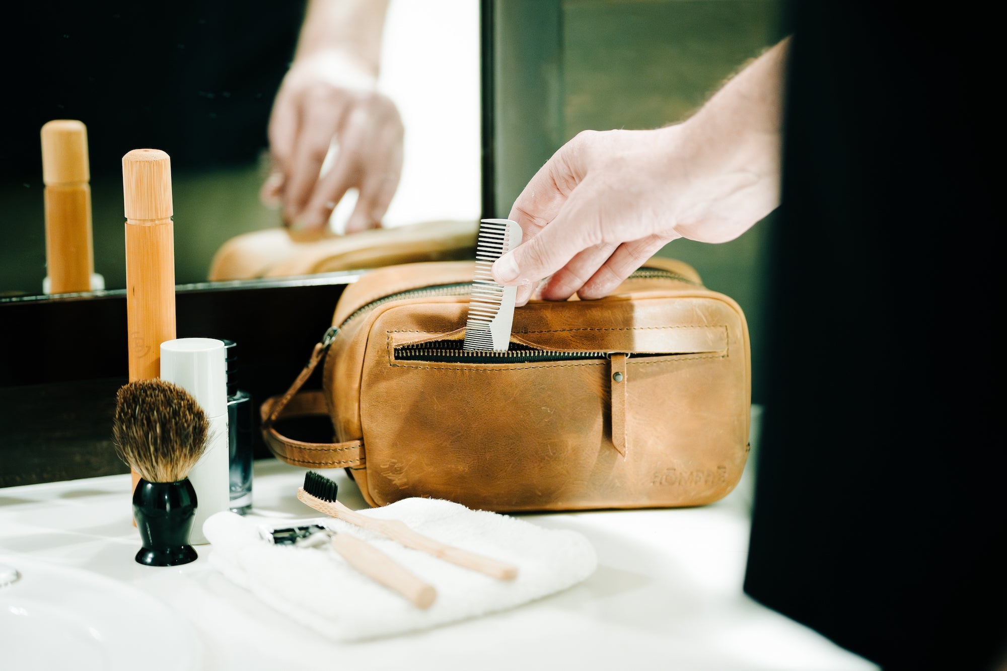 Kihei Loop Leather Toiletry Bag