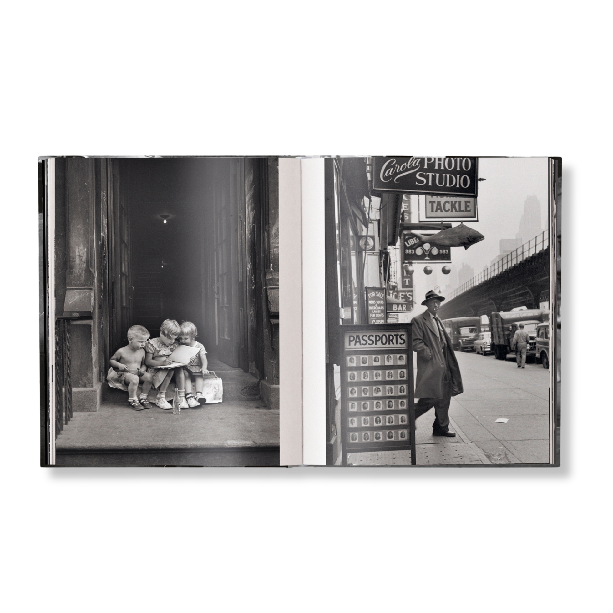 New York: Iconic Street Photography by Elliott Erwitt